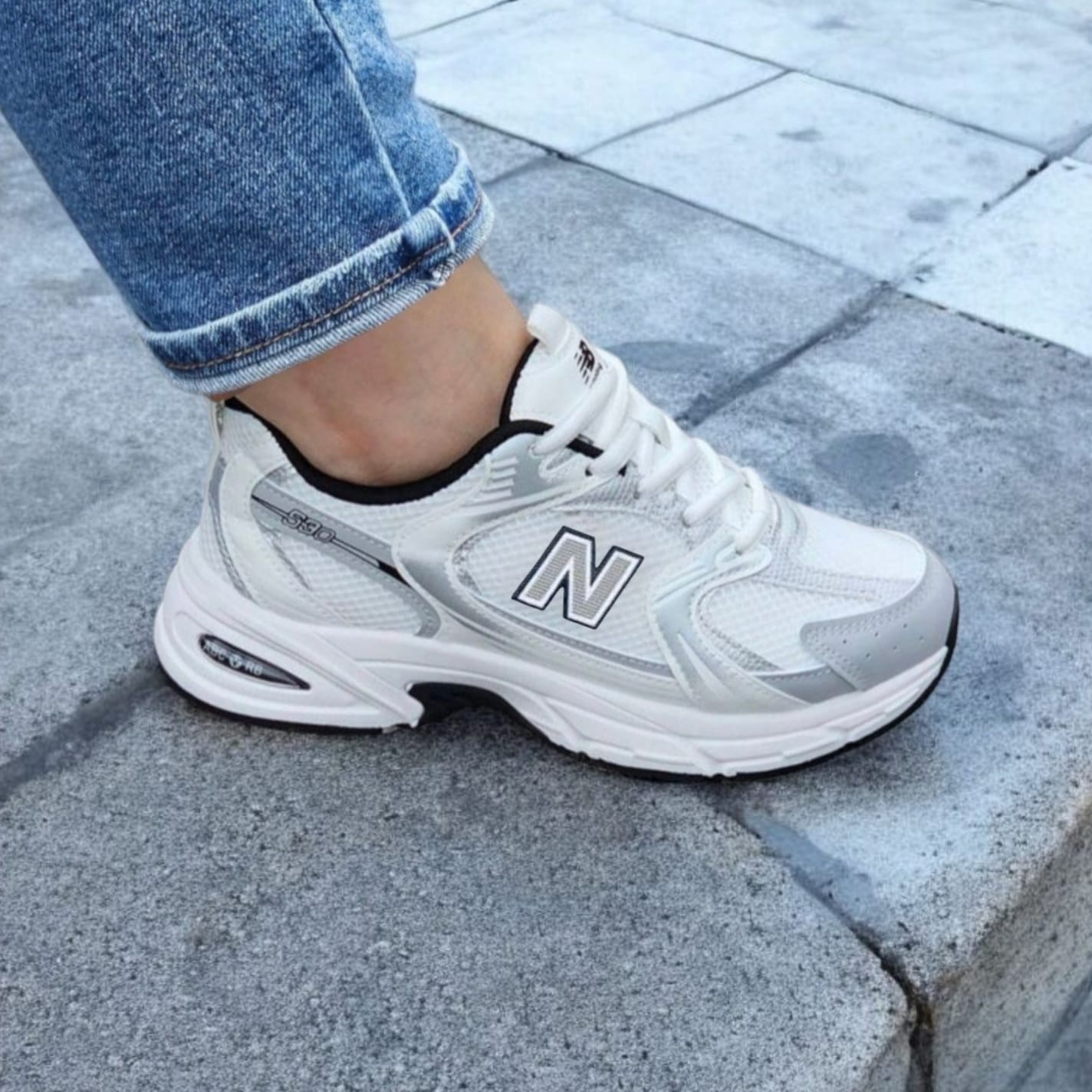 NB WHITE BLACK 658