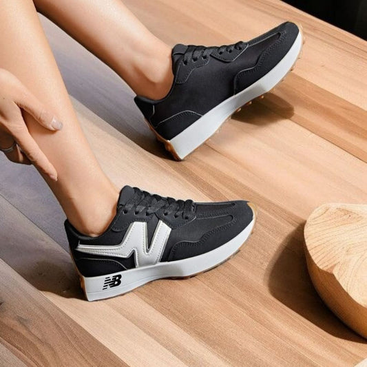 NB BLACK WHITE 700